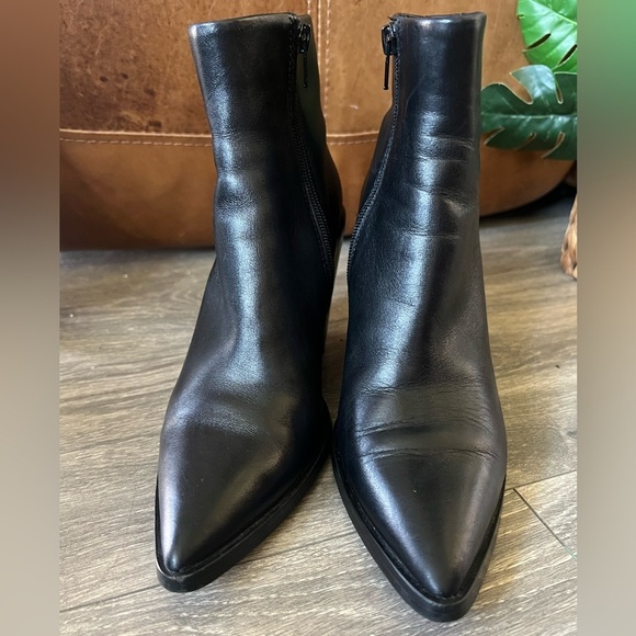 Steve Madden Clarise Black Leather Pointed Toe Chunky Heel Ankle Booties. Size 7 - Picture 3 of 8